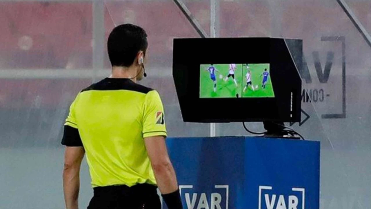 O árbitro assistente de vídeo (VAR)