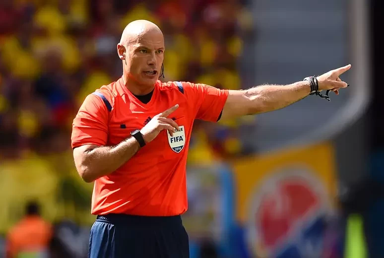 Howard Webb apitou finais de Liga dos Campeões e da Copa do Mundo