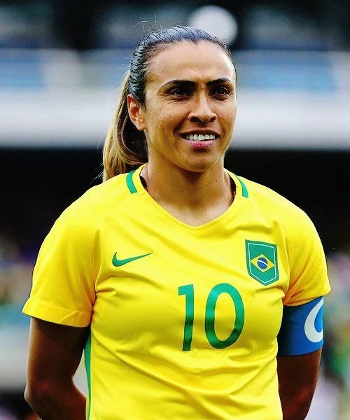 Rainha do futebol brasileiro, Marta com a camisa 10 da seleção