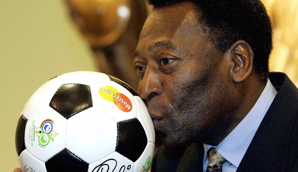 Pelé, um dos ídolos do futebol que morreram na última década