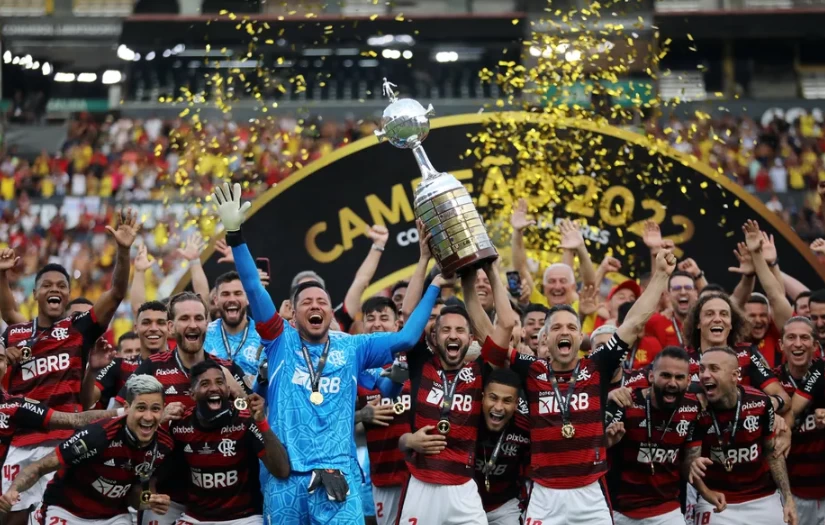 Time do Flamengo, um dos maiores campeões da Copa Libertadores, durante cerimônia de premiação em 2022