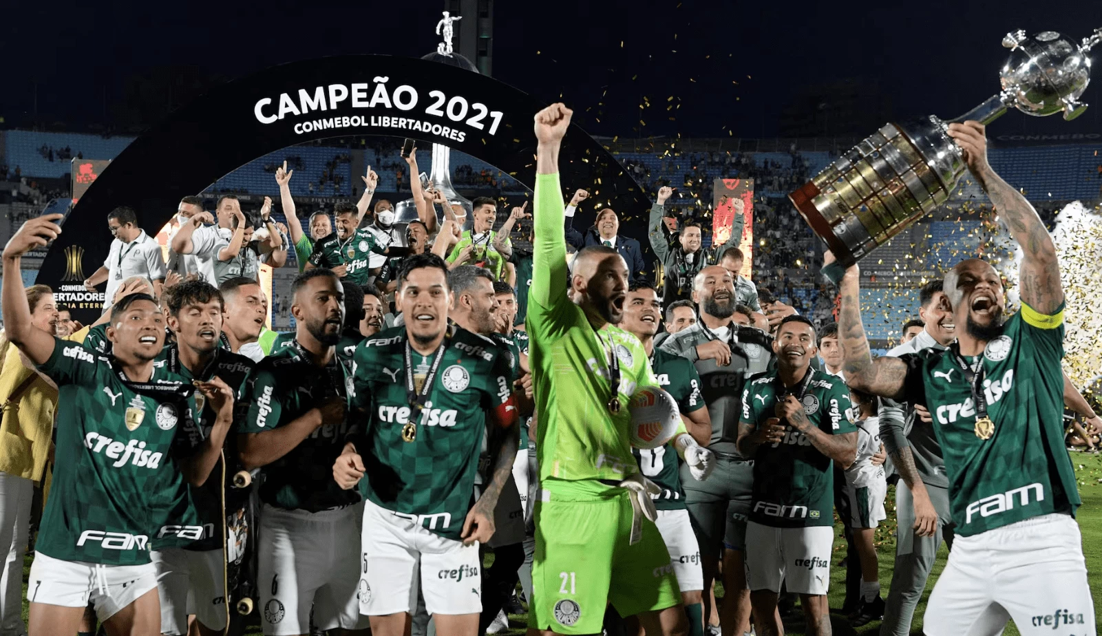 Time do Palmeiras, um dos maiores campeões da Copa Libertadores, durante cerimônia de premiação em 2022